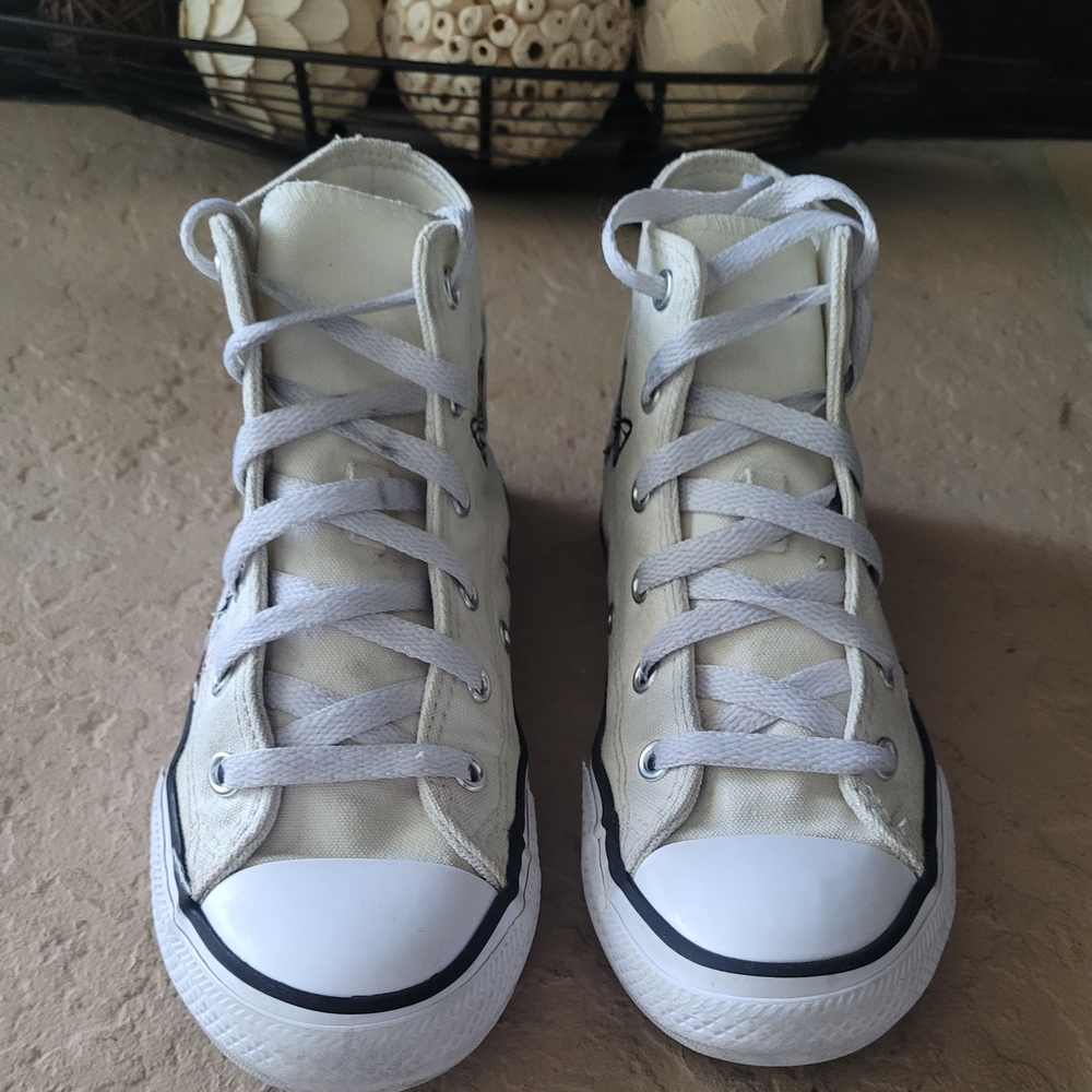 Size 1.5 Converse Chuck Taylor All Star Cream w/ Butterflies Girl Sneakers